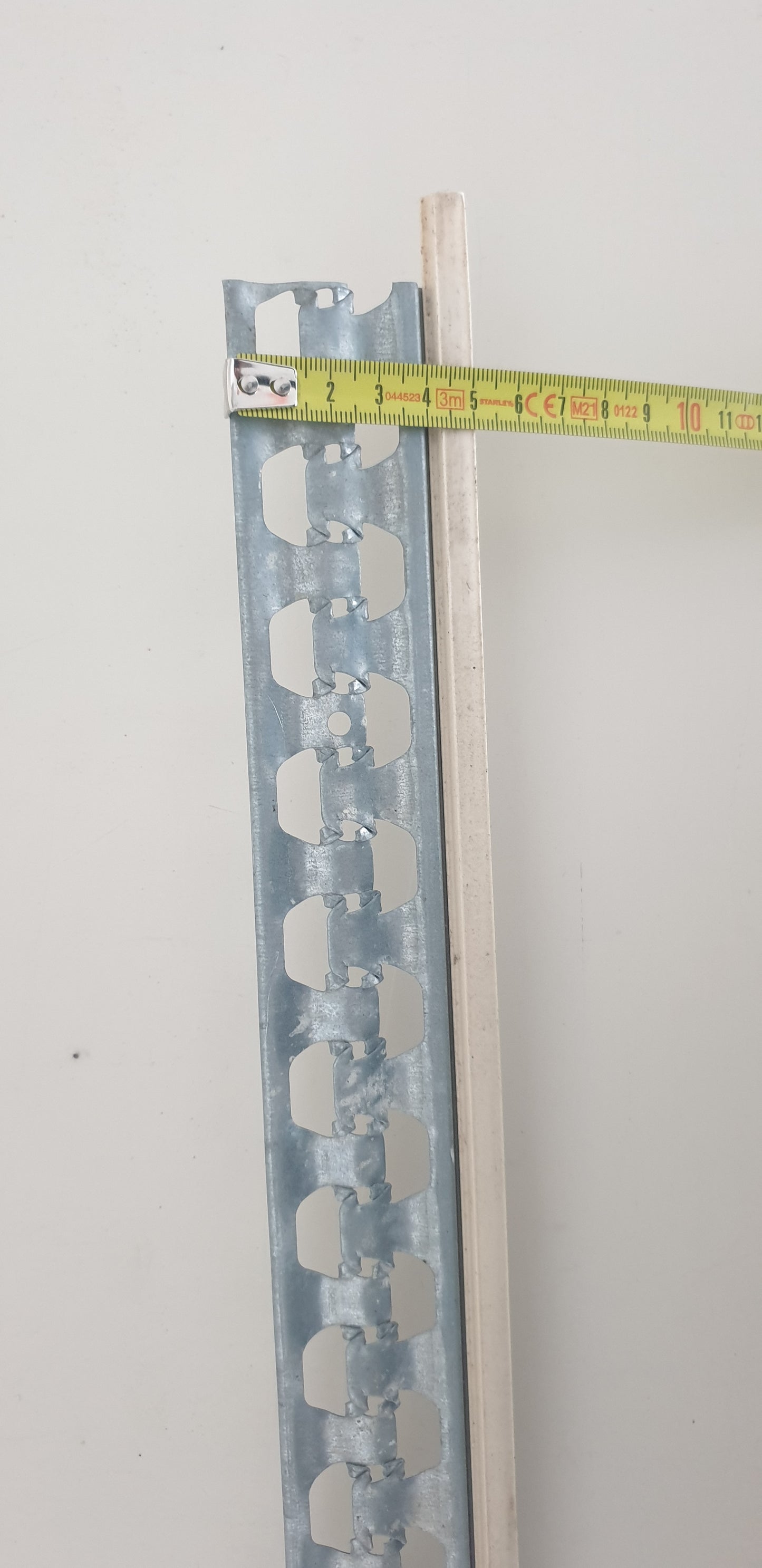 Cornière d'arrêt de finition pour enduit extérieur (10 mm, tête plate)